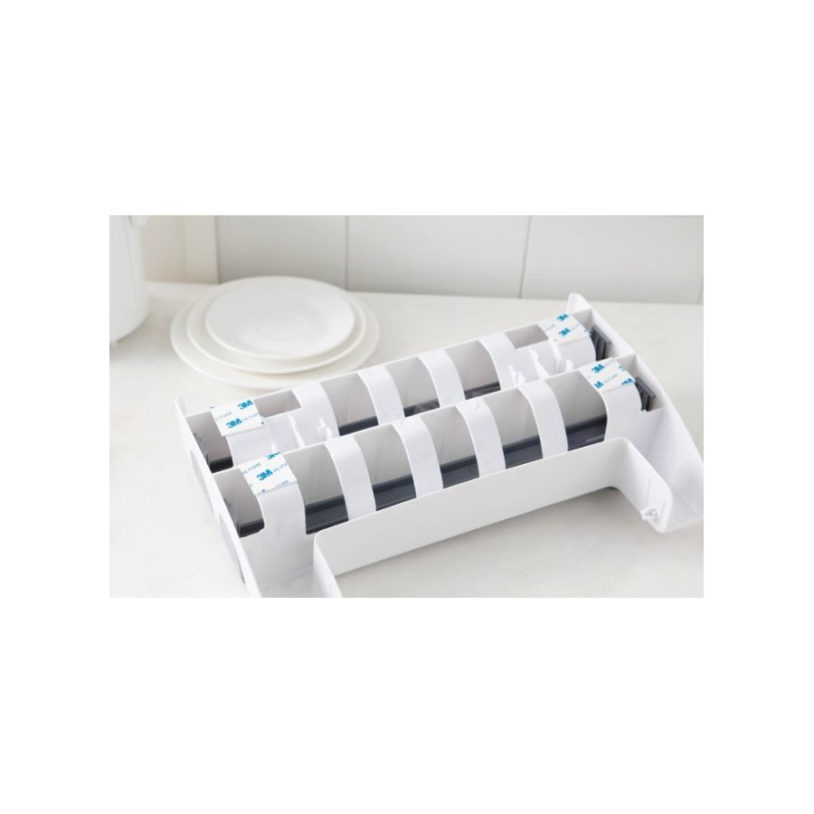 organizator bucatarie , folie alimentara , rola hartie si condimente